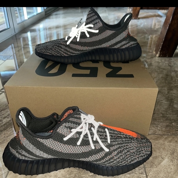 Yeezy 350 - Picture 4 of 8